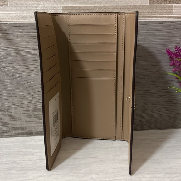 Coach Slim Trifold Wallet In Signature Canvas - Picture 5 of 8